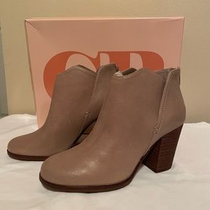 ***NWT*** Gianni Bini Re-Run Ankle Booties